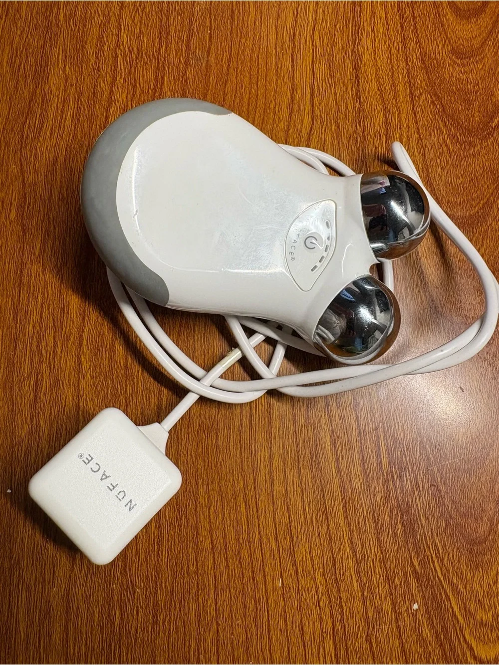 NuFACE mini White and Gray Microcurrent Facial Device with Charger
